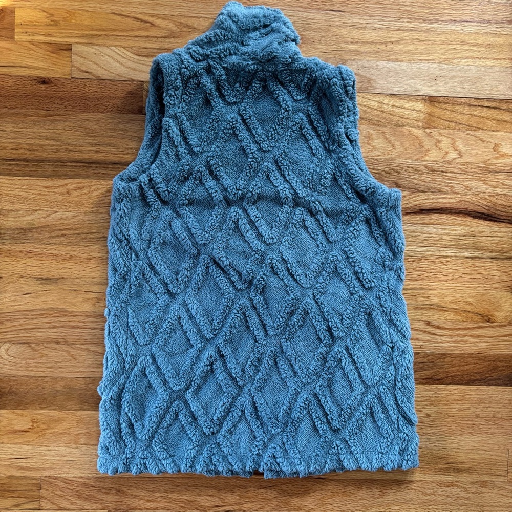 Koolaburra by Ugg Embossed Sherpa Fleece Vest Women’s Sz XS Storm Blue Cabincore - Picture 3 of 8